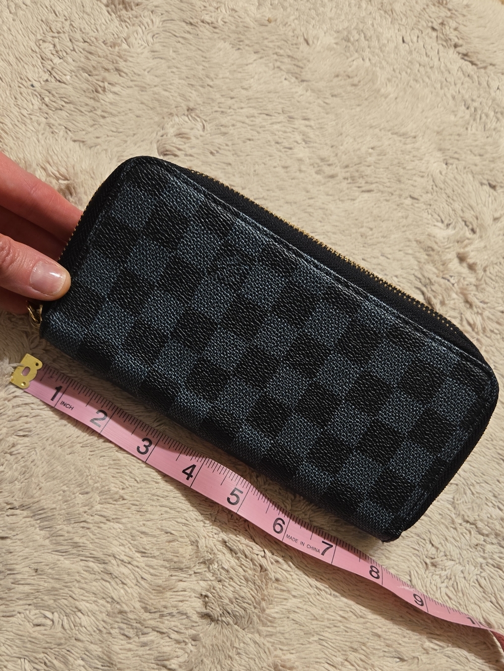 Looks Like LV Wallet